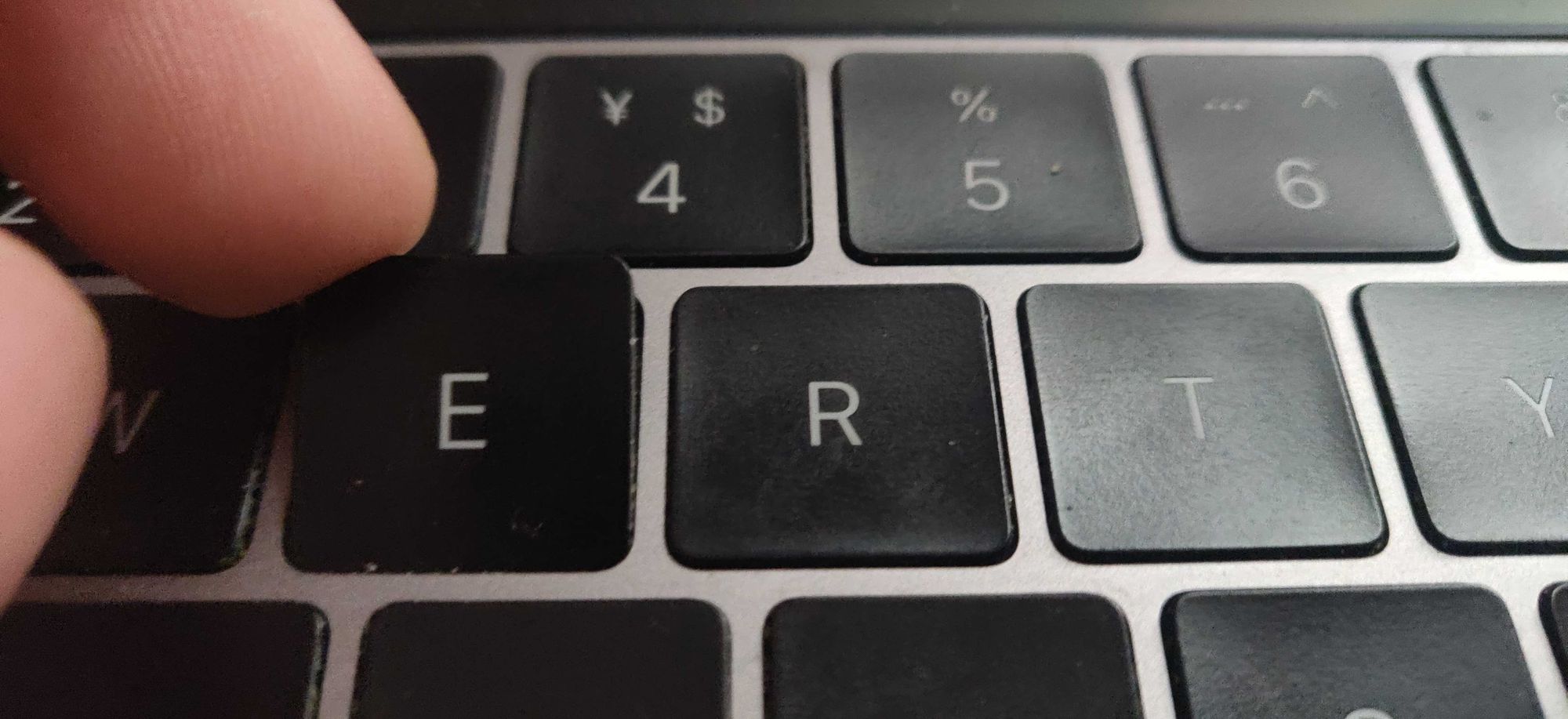 Macbook Pro 2017 垃圾键盘。H, CMD, G, A, E 陆续坏掉（键帽容易断脚）